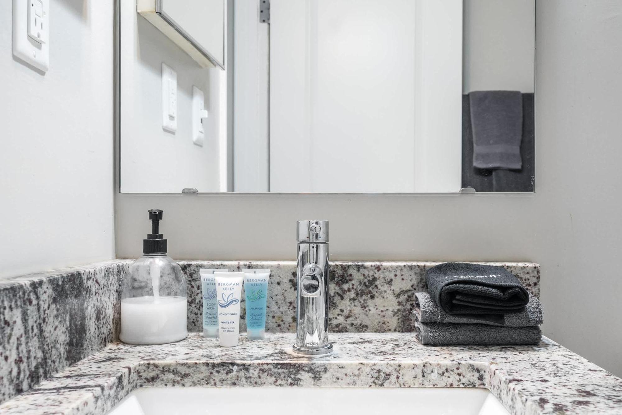 Modern Mass Ave 1Br Apartment With Kitchen Indianapolis Kültér fotó